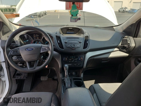 2017 Ford Escape SE z VIN 1FMCU0GD4HUB05330, wystawiony jako IAAI lot #42396863 z przebiegiem 66 420 mil mil oraz . Historia ofert i sprzedaży dostępna na DreamBid. Obrazek 2.