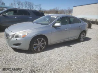 2013 Volvo S60 T6 R-Design Platinum with VIN YV1902FHXD2197960, listed as a Copart auction lot 48848335 with 104,547 mi miles and Salvage Title. Bid and sale history available at carsss.com. Image 1.