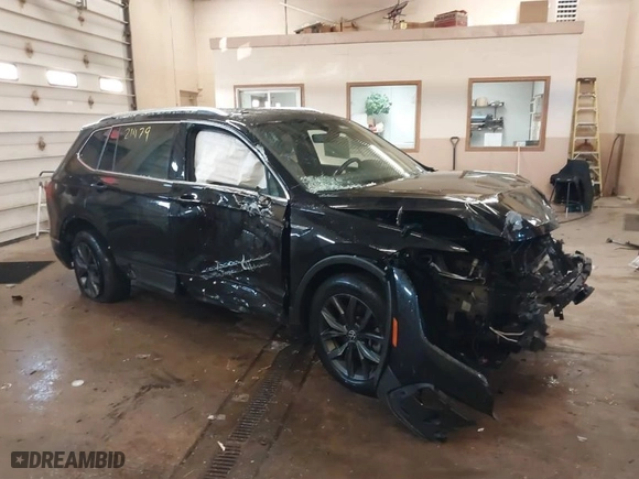 2022 Volkswagen Tiguan SE with VIN 3VV2B7AX0NM111869, listed as a IAAI auction lot 41621479 with 24,395 mi miles. Bid and sale history available at carsss.com. Image 1.