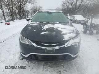 2015 Chrysler 200 Limited z VIN 1C3CCCAB2FN527267, wystawiony jako Copart lot #58697625 z przebiegiem 142 170 mil mil oraz Szkoda całkowita • Salvage title. Historia ofert i sprzedaży dostępna na DreamBid. Obrazek 5.