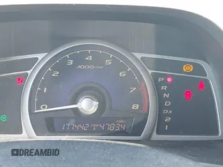 2006 Honda Civic LX z VIN 1HGFA16596L106200, wystawiony jako IAAI lot #42223300 z przebiegiem 177 442 mil mil oraz . Historia ofert i sprzedaży dostępna na DreamBid. Obrazek 7.