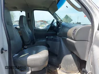 2006 Ford Econoline Passenger XL with VIN 1FMRE11WX6DA34316, listed as a IAAI auction lot 42035725 with 235,638 mi miles. Bid and sale history available at carsss.com. Image 5.