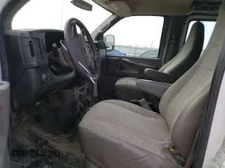 2015 GMC Savana Cargo z VIN 1GTW7FCF2F1904640, wystawiony jako Copart lot #71455204 z przebiegiem 131 854 mil mil oraz Szkoda całkowita • Salvage title. Historia ofert i sprzedaży dostępna na DreamBid. Obrazek 7.