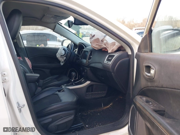 2018 Jeep Compass Latitude with VIN 3C4NJCBB2JT108465, listed as a IAAI auction lot 41833695 with 162,983 mi miles. Bid and sale history available at carsss.com. Image 5.
