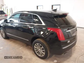 2019 Cadillac XT5 Luxury FWD z VIN 1GYKNCRS2KZ197052, wystawiony jako IAAI lot #42242466 z przebiegiem 86 678 mil mil oraz . Historia ofert i sprzedaży dostępna na DreamBid. Obrazek 3.