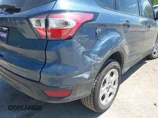 2018 Ford Escape S z VIN 1FMCU0F79JUA63979, wystawiony jako IAAI lot #42184819 z przebiegiem 125 720 mil mil oraz . Historia ofert i sprzedaży dostępna na DreamBid. Obrazek 17.