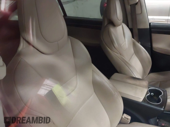 2016 Tesla Model X 70D z VIN 5YJXCBE27GF012024, wystawiony jako IAAI lot #41799547 z przebiegiem Nie podano mil oraz . Historia ofert i sprzedaży dostępna na DreamBid. Obrazek 8.