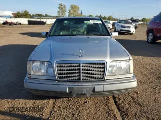 1995 Mercedes-Benz E Class with VIN WDBEA32EXSC263979, listed as a Copart auction lot 74835024 with 201,088 mi miles and Clean Title. Bid and sale history available at carsss.com. Image 5.