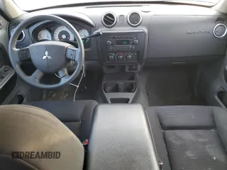 2006 Mitsubishi Raider LS z VIN 1Z7HT28K56S574705, wystawiony jako Copart lot #82250434 z przebiegiem 133 736 mil mil oraz Szkoda całkowita • Salvage title. Historia ofert i sprzedaży dostępna na DreamBid. Obrazek 8.