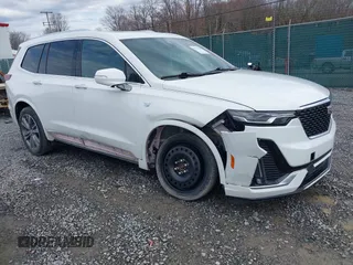 2020 Cadillac XT6 FWD Premium Luxury z VIN 1GYKPCRSXLZ137290, wystawiony jako IAAI lot #41814228 z przebiegiem 61 661 mil mil oraz . Historia ofert i sprzedaży dostępna na DreamBid. Obrazek 1.