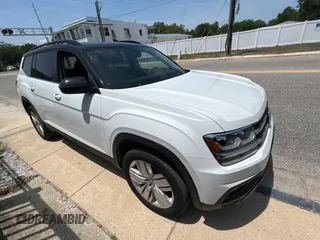 2019 Volkswagen Atlas SE z VIN 1V2UR2CA5KC603713, wystawiony jako Copart lot #54632535 z przebiegiem 27 117 mil mil oraz Szkody całkowita. Historia ofert i sprzedaży dostępna na DreamBid. Obrazek 1.