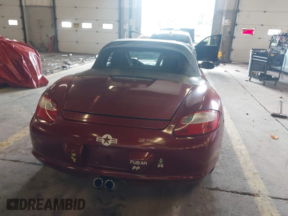 2006 Porsche Boxster z VIN WP0CA29806S710303, wystawiony jako IAAI lot #42276368 z przebiegiem 73 796 mil mil oraz . Historia ofert i sprzedaży dostępna na DreamBid. Obrazek 16.