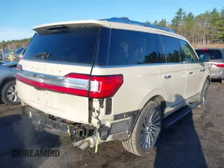 2018 Lincoln Navigator Reserve with VIN 5LMJJ2LT7JEL10453, listed as a IAAI auction lot 41940915 with 97,941 mi miles. Bid and sale history available at carsss.com. Image 4.