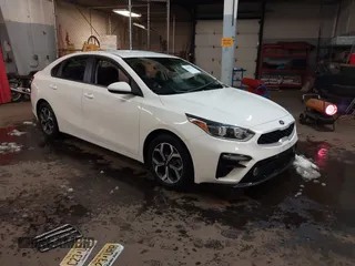 2021 Kia Forte FE with VIN 3KPF24AD5ME268116, listed as a IAAI auction lot 41546522 with 37,860 mi miles. Bid and sale history available at carsss.com. Image 1.