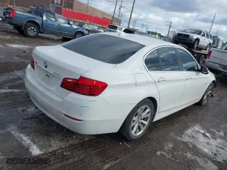 2015 BMW 5 Series 528i xDrive with VIN WBA5A7C52FD623251, listed as a IAAI auction lot 41441702 with 117,634 mi miles. Bid and sale history available at carsss.com. Image 4.