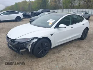 2024 Tesla Model 3 z VIN 5YJ3E1EA5RF732502, wystawiony jako IAAI lot #41871400 z przebiegiem 15 715 mil mil oraz . Historia ofert i sprzedaży dostępna na DreamBid. Obrazek 20.