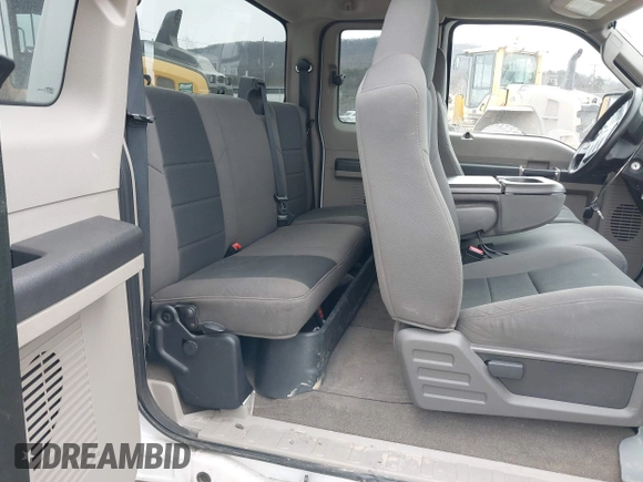 2010 Ford F-250 XL z VIN 1FTSX2BR7AEA40057, wystawiony jako IAAI lot #41498128 z przebiegiem 90 166 mil mil oraz . Historia ofert i sprzedaży dostępna na DreamBid. Obrazek 8.