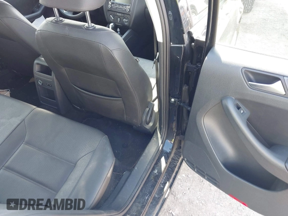 2012 Volkswagen Jetta SE z VIN 3VWDP7AJXCM339022, wystawiony jako IAAI lot #41688690 z przebiegiem 104 120 mil mil oraz . Historia ofert i sprzedaży dostępna na DreamBid. Obrazek 8.