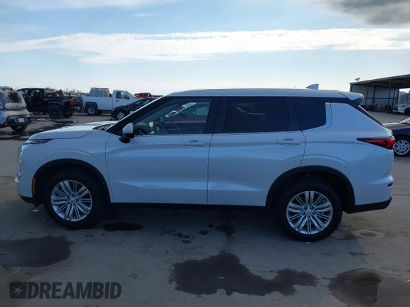 2024 Mitsubishi Outlander ES z VIN JA4J3UA85RZ004684, wystawiony jako IAAI lot #41289047 z przebiegiem 18 819 mil mil oraz . Historia ofert i sprzedaży dostępna na DreamBid. Obrazek 14.
