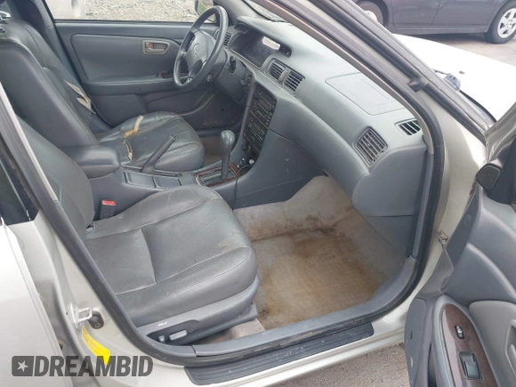2001 Toyota Camry LE z VIN 4T1BF28K71U127407, wystawiony jako IAAI lot #42247606 z przebiegiem 289 995 mil mil oraz . Historia ofert i sprzedaży dostępna na DreamBid. Obrazek 5.