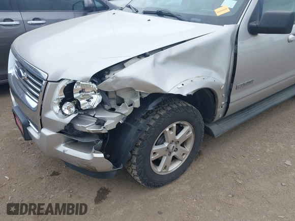 2008 Ford Explorer XLT z VIN 1FMEU73E08UA01188, wystawiony jako IAAI lot #42242286 z przebiegiem 128 226 mil mil oraz . Historia ofert i sprzedaży dostępna na DreamBid. Obrazek 6.