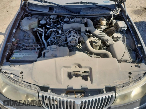 2002 Lincoln Town Car Executive with VIN 1L1FM81W02Y635348, listed as a Copart auction lot 61639325 with 88,597 mi miles and Clean title. Bid and sale history available at DreamBid. Image 11.