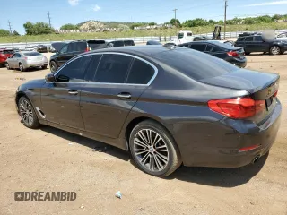2018 BMW 5 Series 530i z VIN WBAJA5C51JWA37594, wystawiony jako Copart lot #63375575 z przebiegiem 139 974 mil mil oraz Czysty tytuł • Clean title. Historia ofert i sprzedaży dostępna na DreamBid. Obrazek 2.