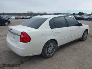2007 Chevrolet Malibu LS w/2FL with VIN 1G1ZS58N77F185663, listed as a IAAI auction lot 41733120 with 193,487 mi miles. Bid and sale history available at carsss.com. Image 4.