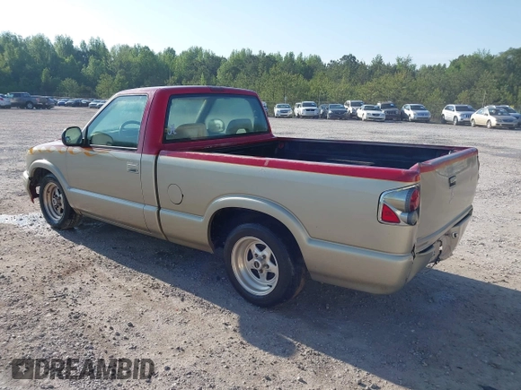 1996 GMC Sonoma SLS with VIN 1GTCS14X4T8515402, listed as a IAAI auction lot 42137071 with 165,316 mi miles. Bid and sale history available at carsss.com. Image 3.