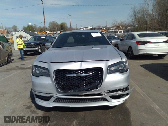 2020 Chrysler 300 S z VIN 2C3CCABGXLH103516, wystawiony jako IAAI lot #41918657 z przebiegiem 88 521 mil mil oraz . Historia ofert i sprzedaży dostępna na DreamBid. Obrazek 13.
