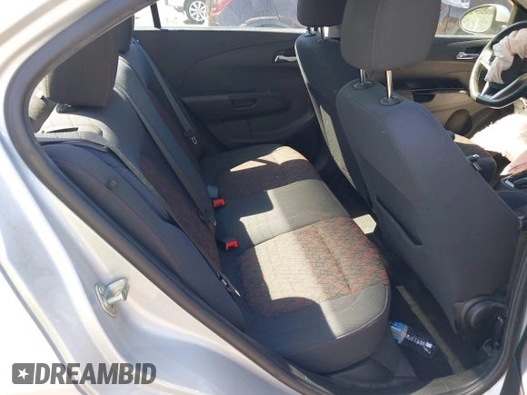 2019 Chevrolet Sonic LT z VIN 1G1JD5SB3K4112641, wystawiony jako IAAI lot #42183793 z przebiegiem 45 418 mil mil oraz . Historia ofert i sprzedaży dostępna na DreamBid. Obrazek 8.