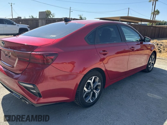 2021 Kia Forte LXS z VIN 3KPF24AD6ME359525, wystawiony jako Copart lot #61786145 z przebiegiem 86 508 mil mil oraz Szkoda całkowita • Salvage title. Historia ofert i sprzedaży dostępna na DreamBid. Obrazek 4.