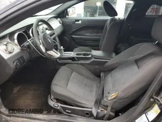 2005 Ford Mustang Deluxe z VIN 1ZVFT80N755258602, wystawiony jako Copart lot #57840845 z przebiegiem 155 278 mil mil oraz Szkoda całkowita • Salvage title. Historia ofert i sprzedaży dostępna na DreamBid. Obrazek 7.