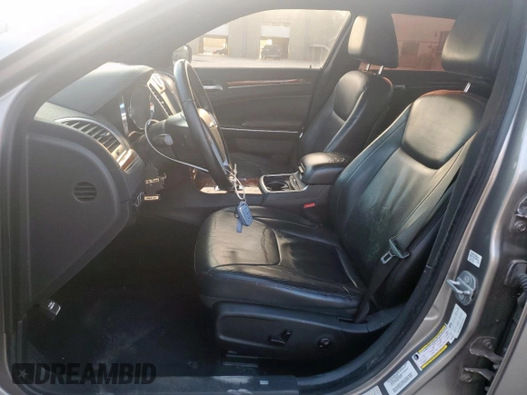 2014 Chrysler 300 z VIN 2C3CCAAG6EH175446, wystawiony jako Copart lot #59797265 z przebiegiem 119 765 mil mil oraz Szkoda całkowita • Salvage title. Historia ofert i sprzedaży dostępna na DreamBid. Obrazek 7.