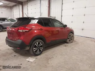 2018 Nissan Kicks SR with VIN 3N1CP5CU7JL528422, listed as a IAAI auction lot 41880440 with 107,182 mi miles. Bid and sale history available at carsss.com. Image 4.