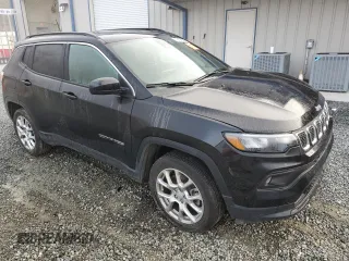 2024 Jeep Compass Latitude Lux with VIN 3C4NJDFN4RT583671, listed as a Copart auction lot 43194835 with 20,124 mi miles and Salvage title. Bid and sale history available at DreamBid. Image 4.