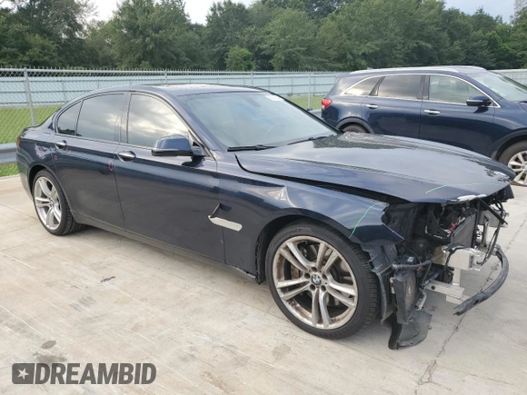 2015 BMW 7 Series 750i z VIN WBAYA8C51FG197764, wystawiony jako Copart lot #67095554 z przebiegiem 167 458 mil mil oraz Szkoda całkowita • Salvage title. Historia ofert i sprzedaży dostępna na DreamBid. Obrazek 4.