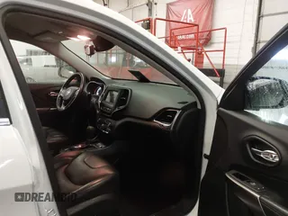 2020 Jeep Cherokee Lux с VIN 1C4PJLLX3LD629528, выставлен на аукционе IAAI как лот 41531988 с пробегом 87 155 миль миль и . История ставок и продаж доступна на DreamBid. Изображение 5.
