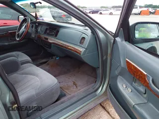 1997 Mercury Grand Marquis GS z VIN 2MELM74W8VX735986, wystawiony jako IAAI lot #42127919 z przebiegiem 135 895 mil mil oraz . Historia ofert i sprzedaży dostępna na DreamBid. Obrazek 5.