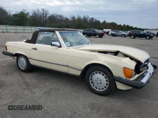 1989 Mercedes-Benz 560 with VIN WDBBA48D9KA102252, listed as a Copart auction lot 61684484 with 111,537 mi miles and Salvage Title. Bid and sale history available at carsss.com. Image 4.