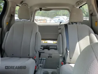 2014 Toyota Sienna LE AAS z VIN 5TDKK3DC8ES499949, wystawiony jako Copart lot #60346845 z przebiegiem 192 773 mil mil oraz Szkoda całkowita • Salvage title. Historia ofert i sprzedaży dostępna na DreamBid. Obrazek 10.