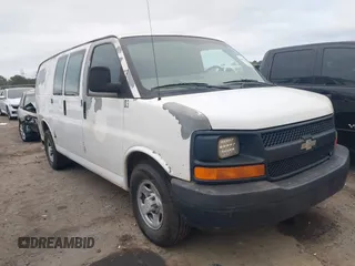 2007 Chevrolet City Express Cargo z VIN 1GCFG15ZX71236419, wystawiony jako IAAI lot #40734333 z przebiegiem 234 948 mil mil oraz . Historia ofert i sprzedaży dostępna na DreamBid. Obrazek 1.