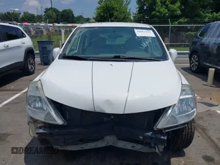 2010 Nissan Versa SL z VIN 3N1BC1CP3AL445757, wystawiony jako IAAI lot #42663321 z przebiegiem 186 076 mil mil oraz . Historia ofert i sprzedaży dostępna na DreamBid. Obrazek 13.