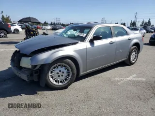 2006 Chrysler 300 z VIN 2C3KA43R26H170490, wystawiony jako Copart lot #57349175 z przebiegiem 181 892 mil mil oraz Szkoda całkowita • Salvage title. Historia ofert i sprzedaży dostępna na DreamBid. Obrazek 1.