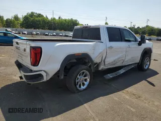 2020 GMC Sierra 3500HD Denali z VIN 1GT49WEY3LF309875, wystawiony jako Copart lot #65492494 z przebiegiem 108 080 mil mil oraz Szkoda całkowita • Salvage title. Historia ofert i sprzedaży dostępna na DreamBid. Obrazek 3.