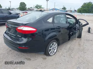 2018 Ford Fiesta SE z VIN 3FADP4BJ3JM135908, wystawiony jako IAAI lot #40003965 z przebiegiem Nie podano mil oraz . Historia ofert i sprzedaży dostępna na DreamBid. Obrazek 4.