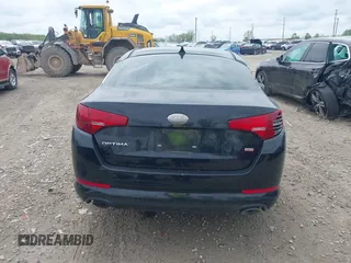 2013 Kia Optima LX z VIN 5XXGM4A71DG237574, wystawiony jako IAAI lot #42128874 z przebiegiem 127 114 mil mil oraz . Historia ofert i sprzedaży dostępna na DreamBid. Obrazek 16.