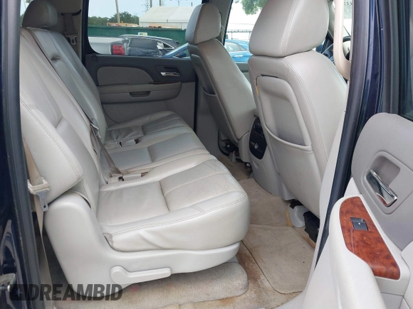 2007 Chevrolet Suburban LTZ z VIN 3GNFK16317G121340, wystawiony jako IAAI lot #42318373 z przebiegiem 176 953 mil mil oraz . Historia ofert i sprzedaży dostępna na DreamBid. Obrazek 8.