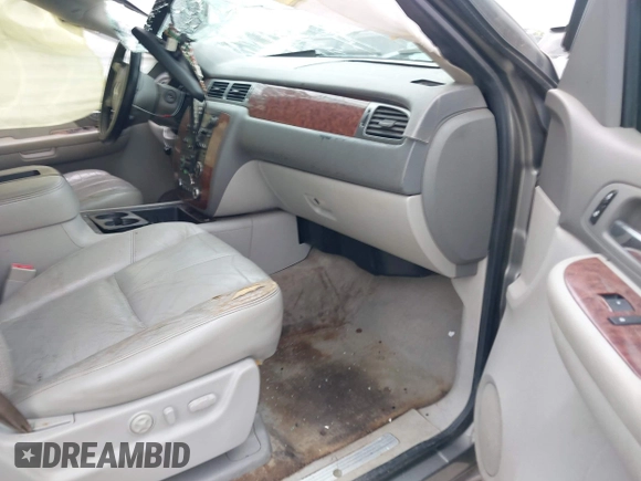 2007 Chevrolet Tahoe LT z VIN 1GNFC13J77R113842, wystawiony jako IAAI lot #42293559 z przebiegiem 288 926 mil mil oraz . Historia ofert i sprzedaży dostępna na DreamBid. Obrazek 5.