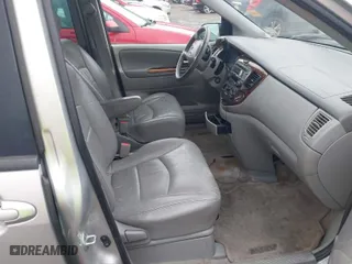 2002 Mazda MPV LX with VIN JM3LW28J520319070, listed as a IAAI auction lot 41671586 with 272,831 mi miles. Bid and sale history available at carsss.com. Image 5.